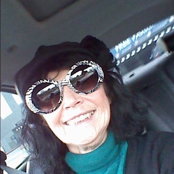 Meet your Posher, Roxanne - Picture 1 of 1